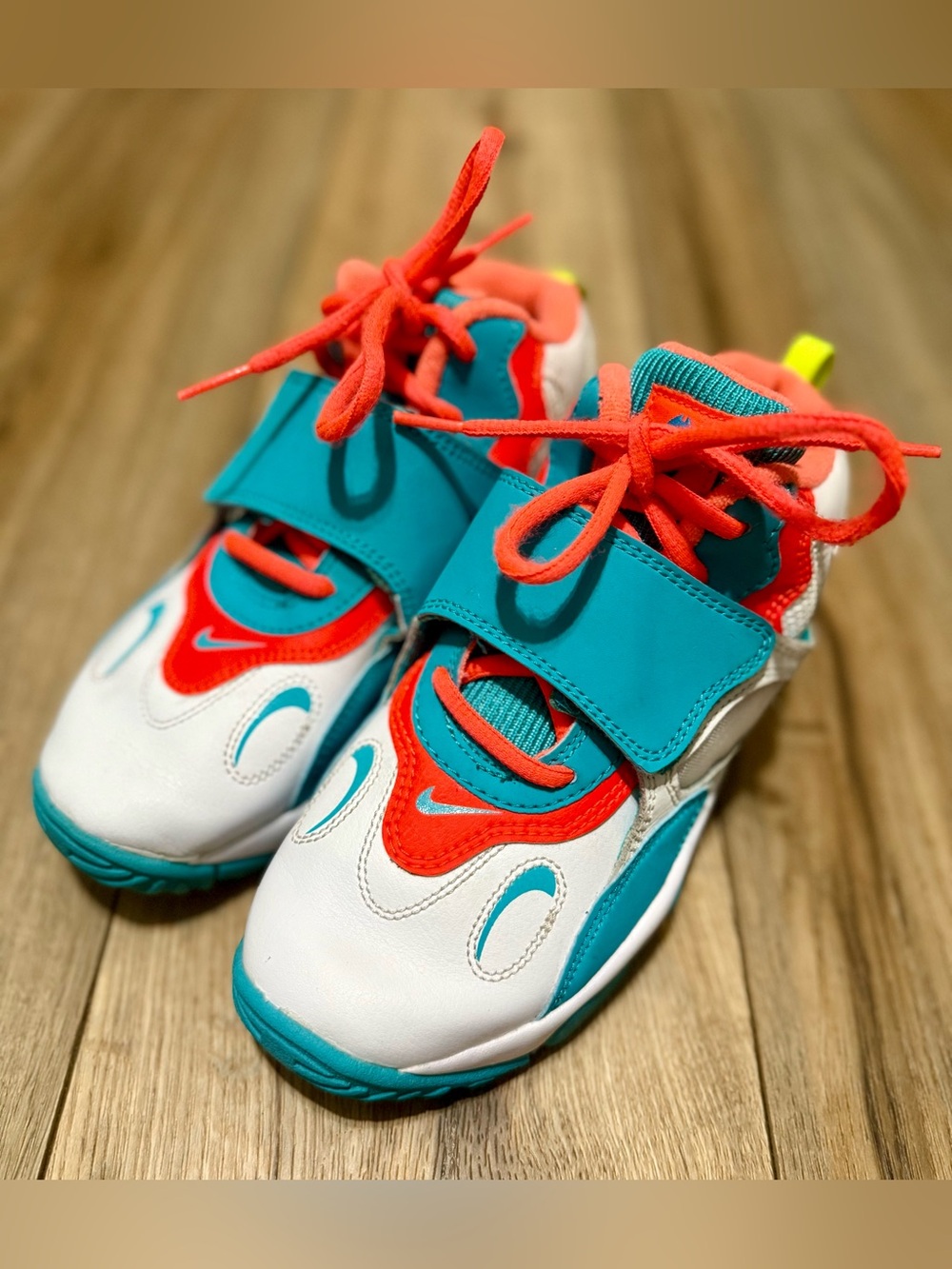 Nike Air Max Speed Turf GS BQ9632-101 Bright Turquoise Crimson Size 3Y Dolphins